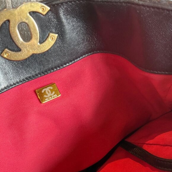 Chanel 19 shopping bag black quilted lambskin leather tote - Picture 12 of 16